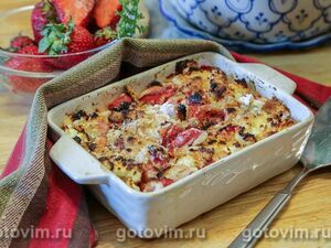 Хлебная запеканка с клубникой и творожным сыром